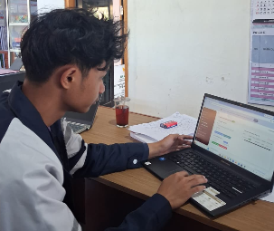 Piket Balai Desa Lawu
